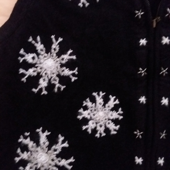 NWT Snowflakes Black Winter Holiday Zip Up Vest - Picture 3 of 6